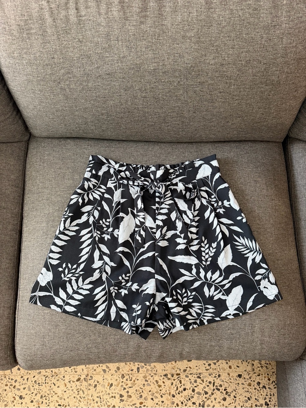 Navy blue & baby blue Leaf Print Tie-Waist Women’s Shorts